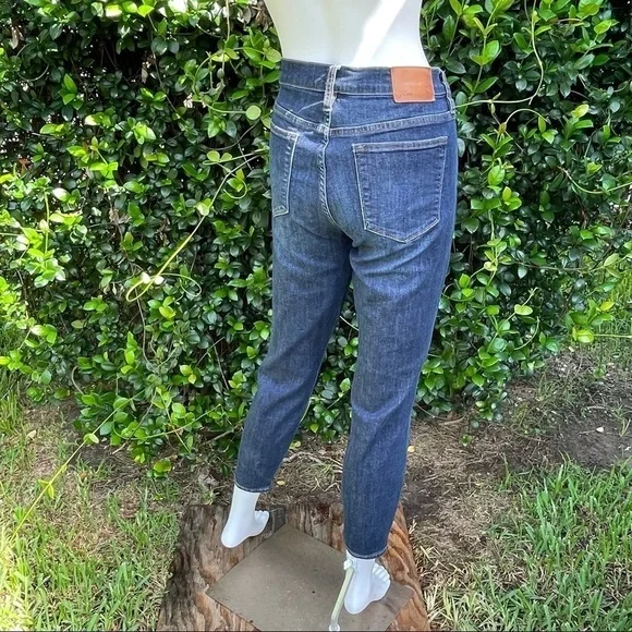 J crew toothpick dark wash tapered leg cropped stretchy mid rise jeans - Picture 5 of 10